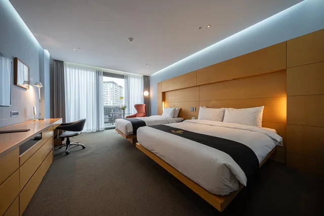 Deluxe, 1 Double and 1 Single Bed, Eldis Regent Hotel 1/3