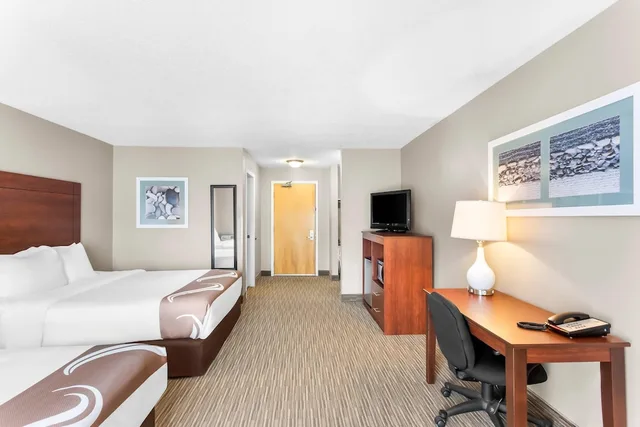 غرفة قياسية بسريرين كوين في الملحق في الطابق العلوي، Quality Inn & Suites Gorham White Mountains 4/7