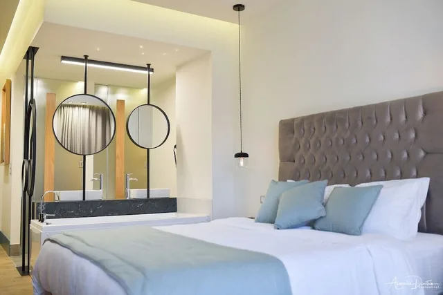 جناح بسرير كوين بجاكوزي، Thalassa Apartments 1/5