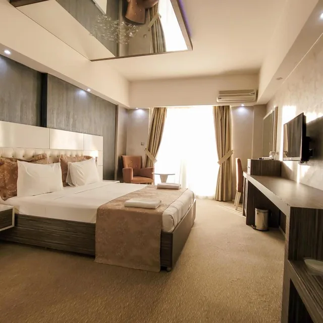 Superior, Suite, MOX Hotel 4/10