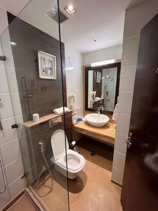 Premium, Double Bed, Golden Sarovar Portico 4/4