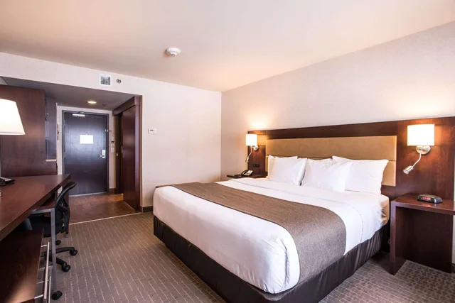 Upgrade, King Bed، Quality Inn and Suites Val d Or, QC 2/10