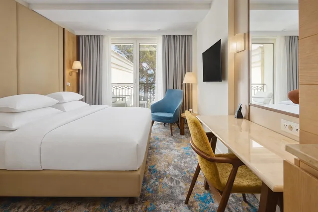 غرفة بسرير كينج بإطلالة على البحر، Hotel Budva 2/5