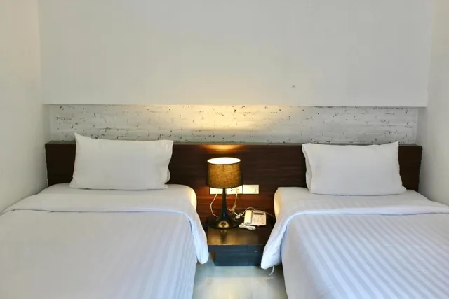 غرفة سوبيريور بسريرين منفصلين، S2 Hotel 1/6