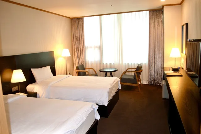 غرفة قياسية بسريرين منفصلين، Queen Vell Hotel Wedding 6/10