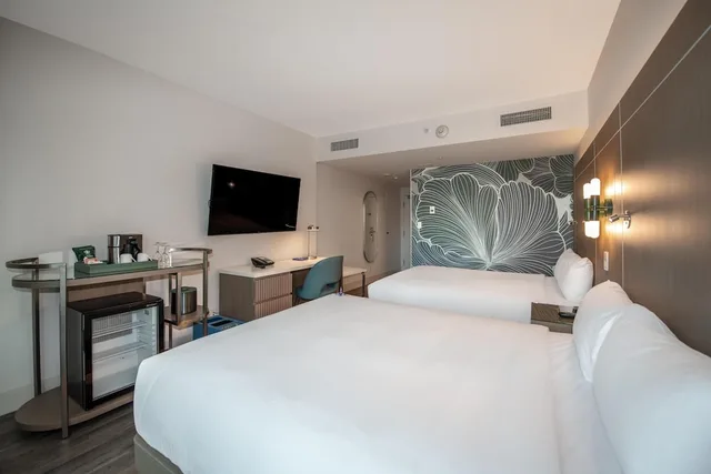 Room, 2 Queen Beds, Coast Coal Harbour Hotel 5/6