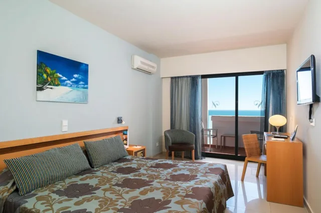 غرفة بسرير مزدوج بإطلالة على البحر، Rocamar Exclusive Hotel & Spa - Adults Only 5/7