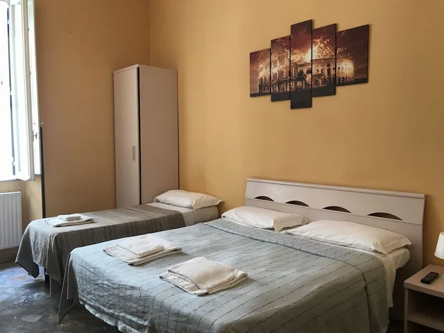 غرفة ثلاثية بسرير مزدوج وسرير فردي، San Daniele Bundi House 2/4