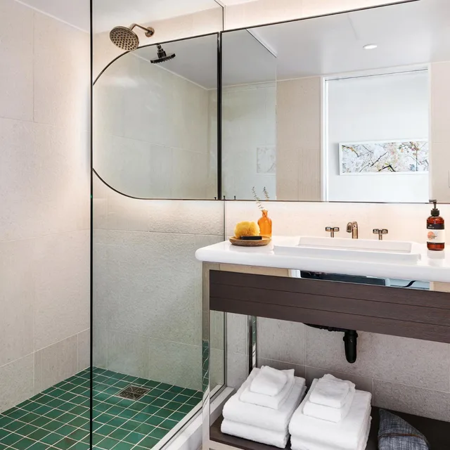 Suite, Queen Bed, Lake Side, The Line Austin 4/5