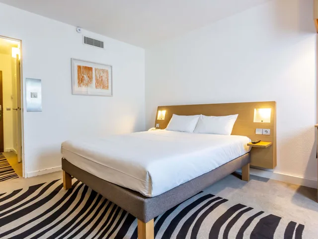 غرفة قياسية بسرير مزدوج، NOVOTEL BOURGES 1/5