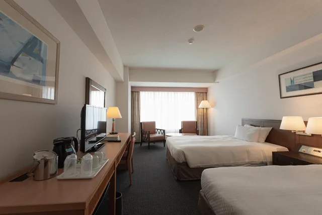 غرفة قياسية بسريرين منفصلين بإطلالة على البحر مع سرير إضافي، Hotel Atoll Emerald Miyakojima 2/2