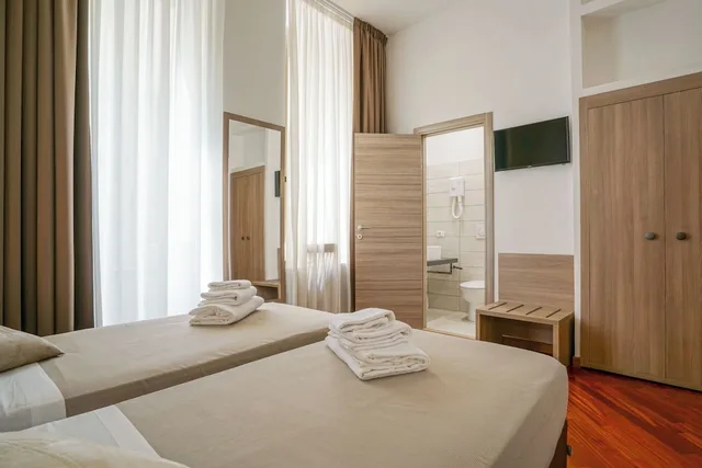 Room, Twin Beds, ST MORITZ 6/10