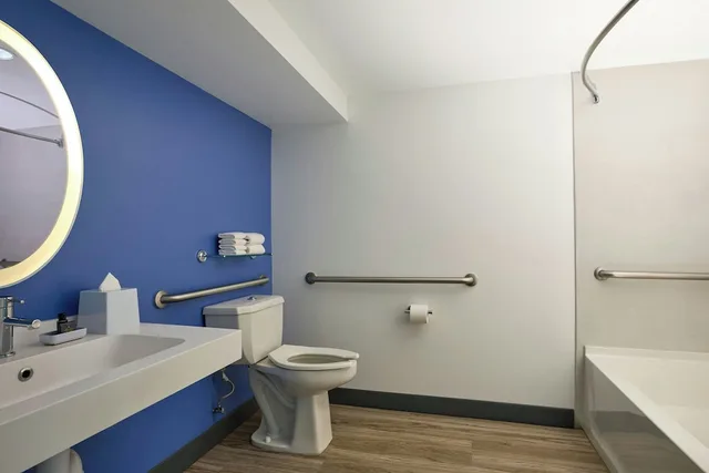 Chic, 2 Double Beds, Pool View، Aloft Scottsdale 7/9