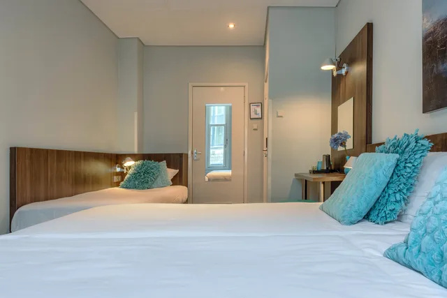غرفة قياسية ثلاثية، Hotel Damsquare 1/10