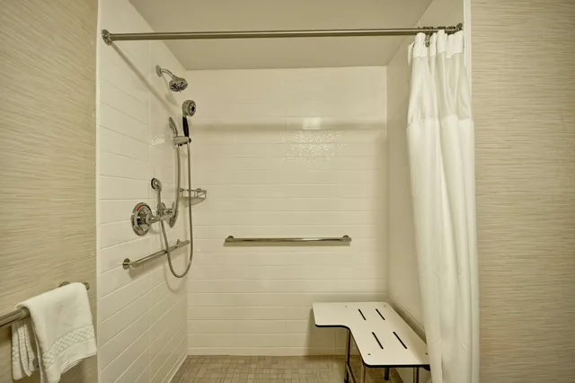 غرفة بسرير كينج، Fairfield Inn & Suites by Marriott Atlanta Vinings/Galleria 4/5
