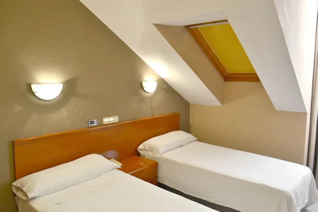 Room, Double Bed, Hotel Maria de Molina 1/7