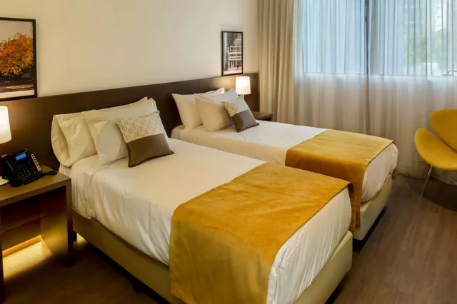غرفة بسريرين منفصلين لذوي الإعاقة، Dazzler by Wyndham La Plata 1/2