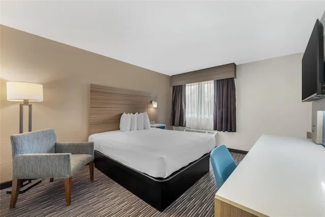 غرفة بسرير كينج لذوي الإعاقة، Best Western Port Columbus 4/8