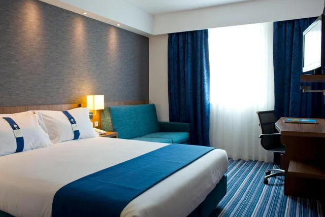 غرفة قياسية بسرير كينج مع أريكة، Holiday Inn Express London - Vauxhall Nine Elms 1/2