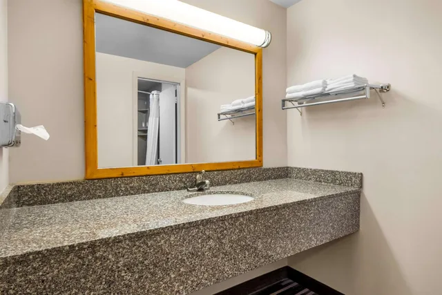 جناح بسرير كينج في الطابق الأرضي، Best Western Lee's Motor Inn 6/10