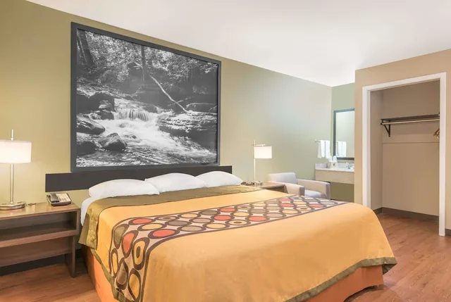 غرفة قياسية بسرير كينج للمدخنين، Super 8 By Wyndham Bryant Little Rock Area 2/5