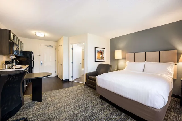 جناح استوديو بسرير كوين لذوي الإعاقة، Sonesta Simply Suites Detroit Ann Arbor 1/7