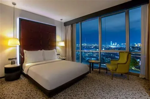 غرفة بسرير مزدوج أو سريرين منفصلين بإطلالة على المدينة، Doubletree By Hilton Hotel Istanbul - Moda 2/7