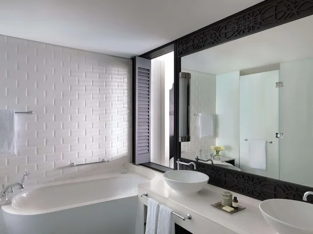 جناح بسريرين مزدوجين بغرفتي نوم، Fairmont Fujairah Beach Resort 5/6