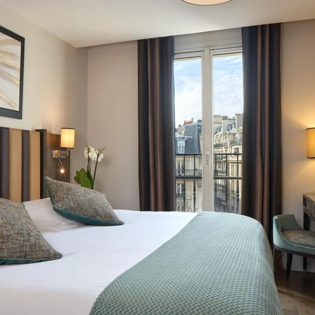 Classic, King Bed, Hotel La Regence Etoile 2/7