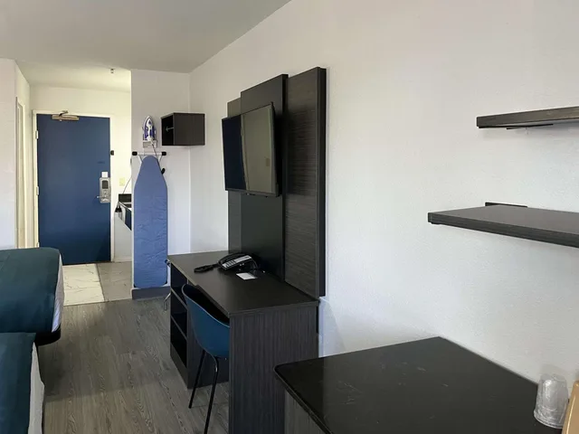 غرفة بسريرين كوين، Studio6 Suites Delano, CA 7/7