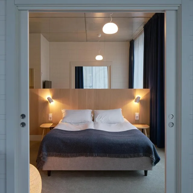 جناح تنفيذي بسرير كوين مع أريكة، ZANDER K HOTEL 1/10