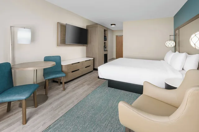 غرفة بسرير كينج مع أريكة لذوي الإعاقة، Fairfield Inn & Suites by Marriott Marathon Florida Keys 2/4