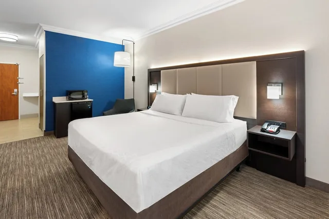 غرفة قياسية بسرير كينج لذوي الإعاقة، Holiday Inn Express Suites Klamath Falls Central 1/4