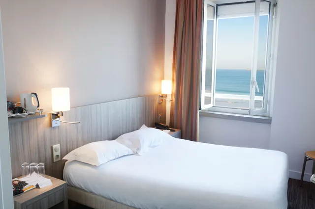 غرفة بسرير مزدوج بإطلالة على البحر، Le Jersey Hotel 2/2