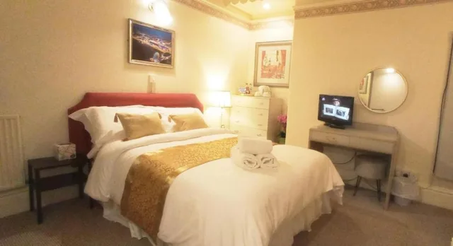 Superior Double Room, OYO Lily Hotel Blackpool 1/5