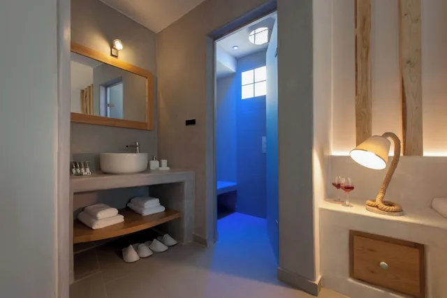 Premium, Suite, Double Bed, Caldera View, Sofa, Plunge Pool، Neptune Luxury Spa Suites 3/3