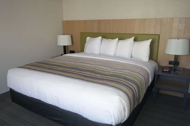 جناح بريميوم بسرير كينج بغرفة نوم واحدة، Country Inn and Suites By Radisson Bakersfield, CA 4/5