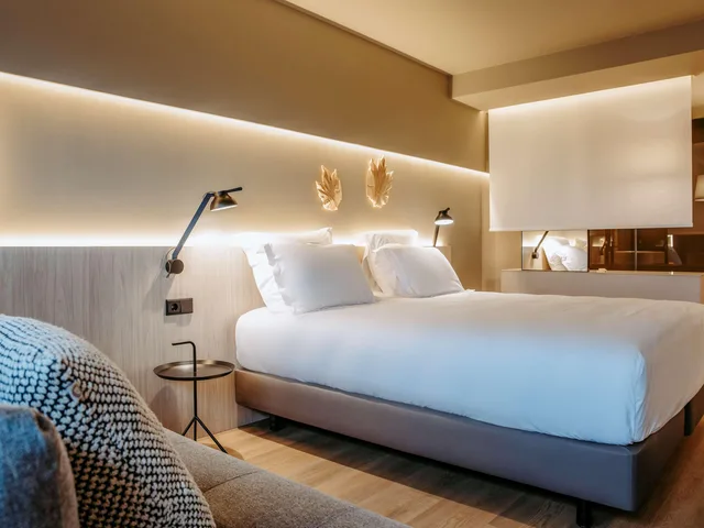 غرفة بريفيليج بسرير كينج بإطلالة، Mercure Fatima 3/5