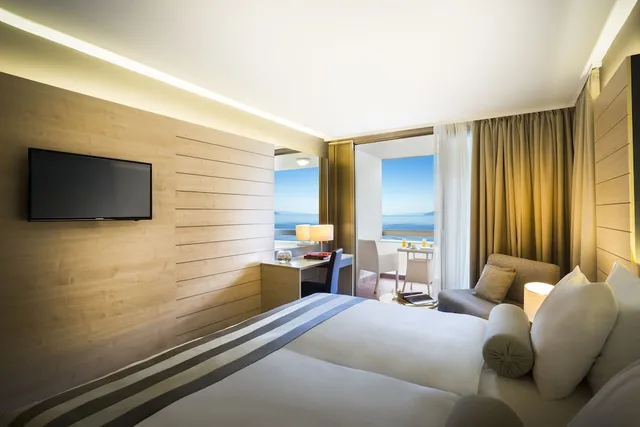 غرفة سوبيريور بسريرين منفصلين بإطلالة على البحر، Hotel Excelsior 3/4