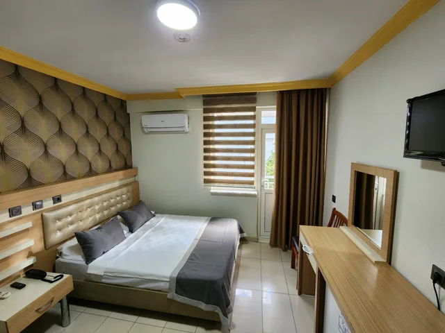 غرفة بسرير كوين وسرير فردي، Gunduz Otel 1/4