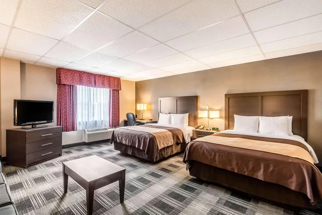 Suite, 2 Queen Beds, Comfort Inn Ballston 1/3
