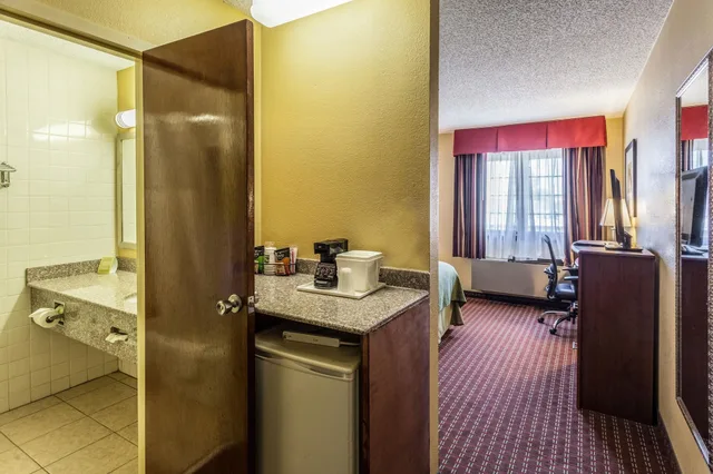 غرفة قياسية بسرير كوين، Quality Inn & Suites Lincoln South 8/9
