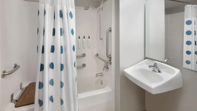 جناح بسرير كوين بغرفة نوم واحدة مع أريكة، Towneplace Suites Findlay 4/7