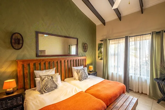 شاليه بسرير مزدوج وسريرين منفصلين، Gecko Ridge Guest House 1/1