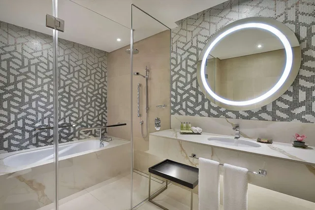 2 Bedrooms, Skyline, Suite, Panoramic View, Balcony، Hilton Doha The Pearl Residences 3/5
