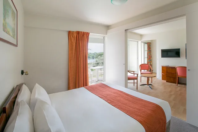 Suite, King Bed, Balcony, Best Western Sourceo 1/2