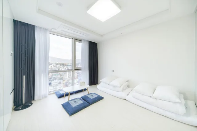 Ondol, 2 Futon Beds, The Venezia Suite Hotel 1/5
