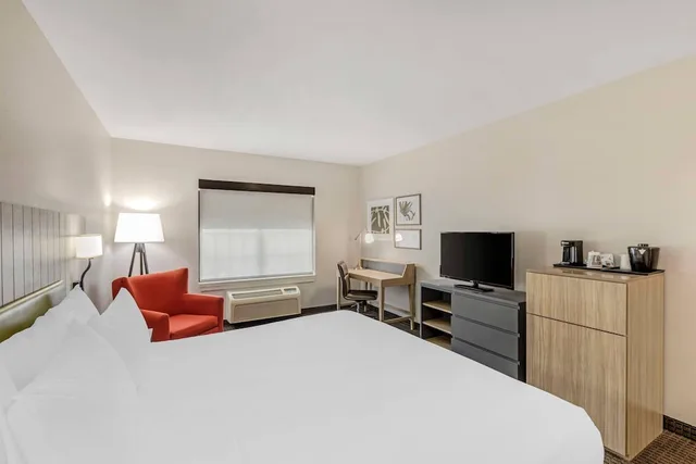 Room, King Bed, Accessible, Country Inn & Suites By Radisson, Elk Grove Village/Itasca 1/9