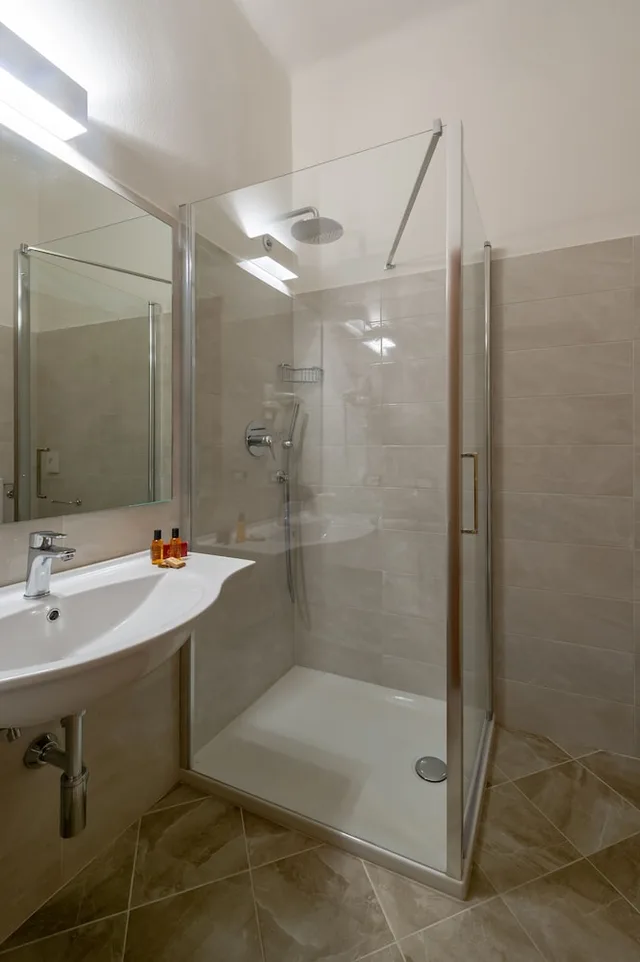 استوديو بسرير كوين وسرير فردي، Albergo Reggio 7/8