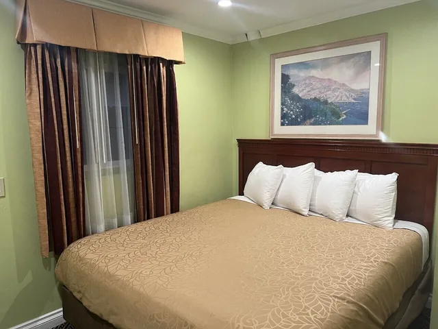 جناح عائلي بسرير كينج، Redondo Inn and Suites 1/5